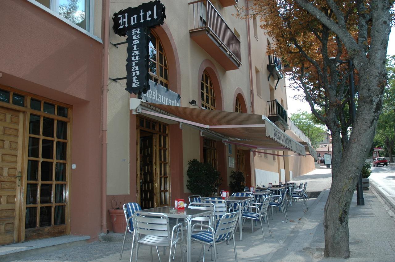 Hotel Tres Arcos San Lorenzo de El Escorial Luaran gambar